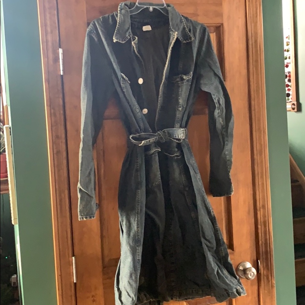 Long jean jacket🏷️ - Picture 2 of 9